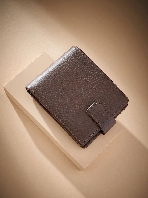 Brown Signature Leather Extra Capacity Wallet-1