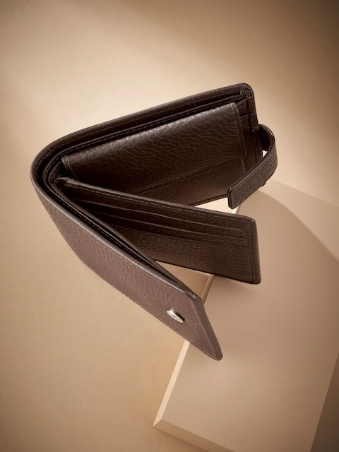 Brown Signature Leather Extra Capacity Wallet-3