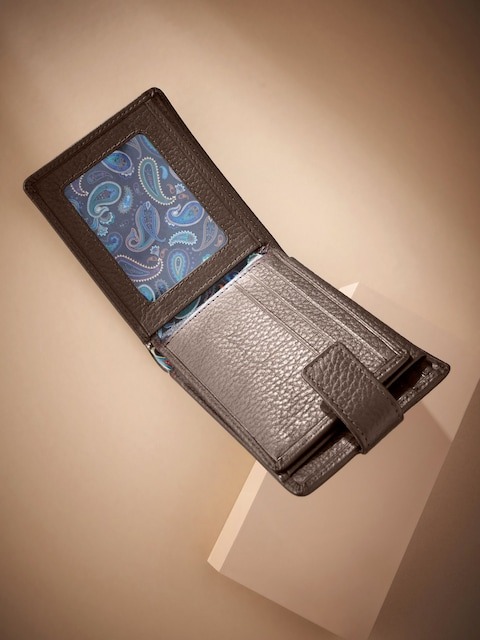 Brown Signature Leather Extra Capacity Wallet-4