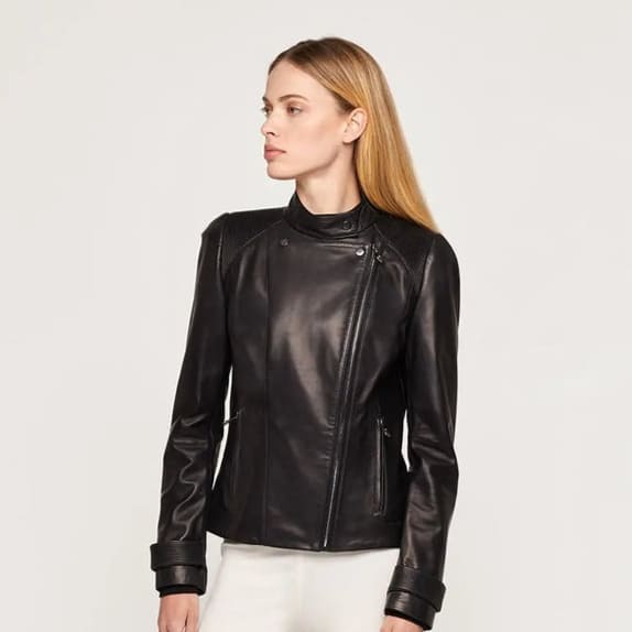 WideCrafts women Short black leather jacket